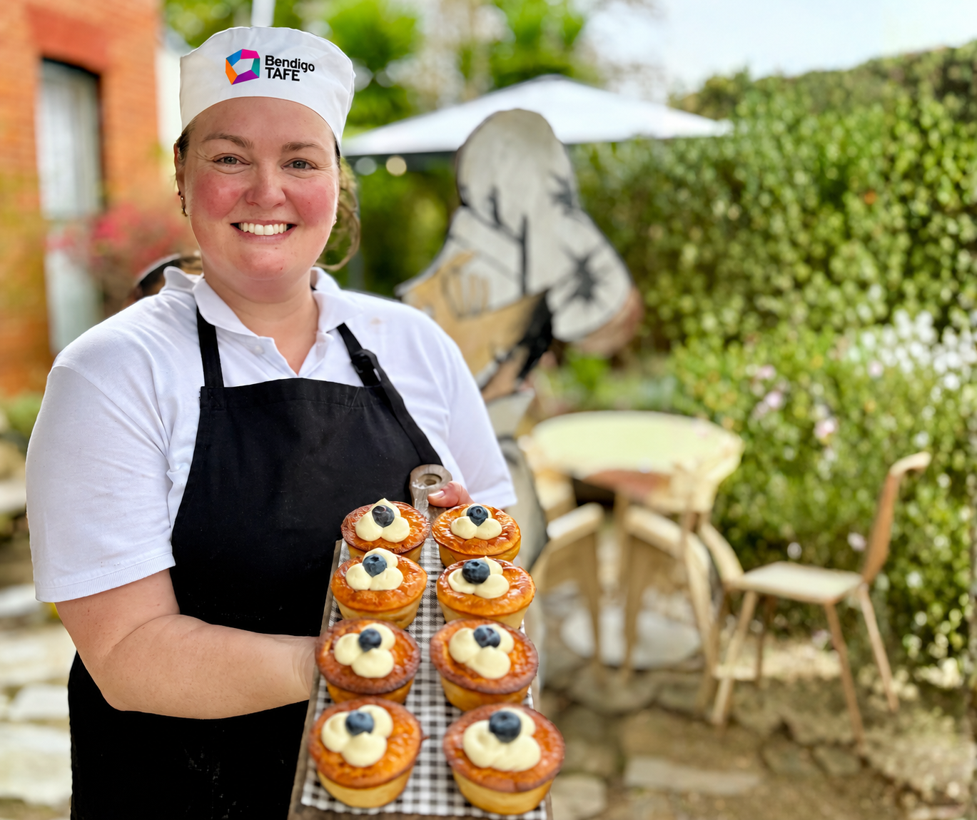 A fresh start, a new career: Bendigo TAFE graduate finds her calling in baking 